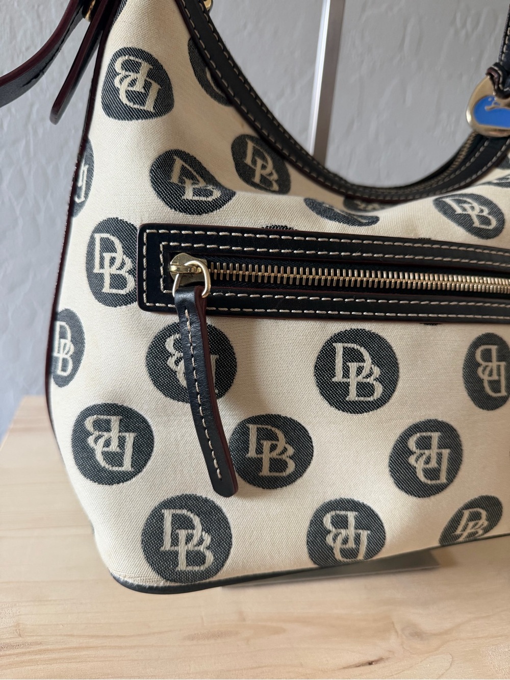 Dooney & Bourke vintage Y2K monogram canvas hobo shoulder bag - Picture 2 of 12